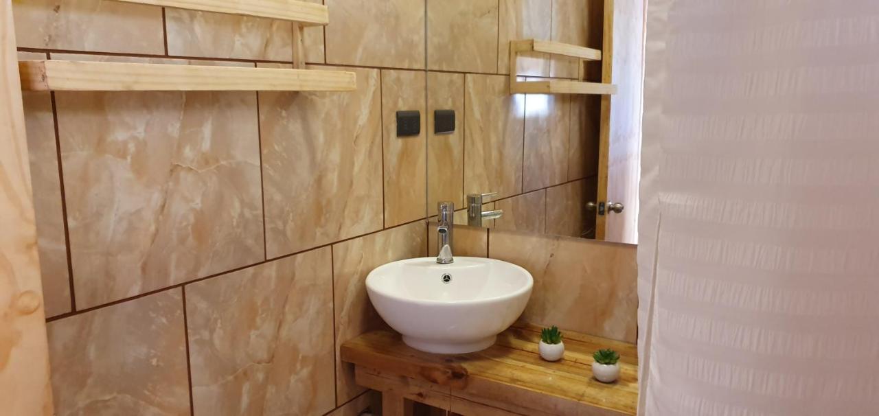 Apartamentos Tupuna Lodge Ханга Роа Екстериор снимка