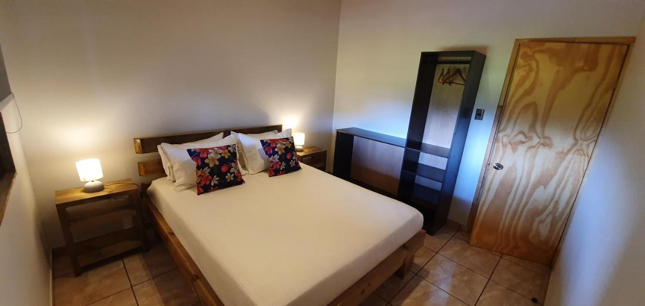 Apartamentos Tupuna Lodge Ханга Роа Екстериор снимка